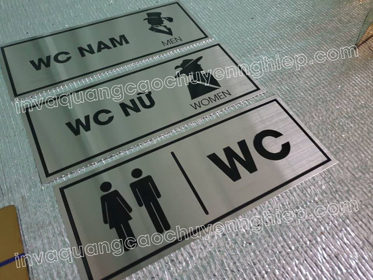 Chúng tôi cung cấp nhiều lựa chọn các biển hiệu nhà vệ sinh và biển báo phòng tắm với mẫu thiết kế đăng ký phòng tắm của khách hàng nam, nữ, unisex, ...