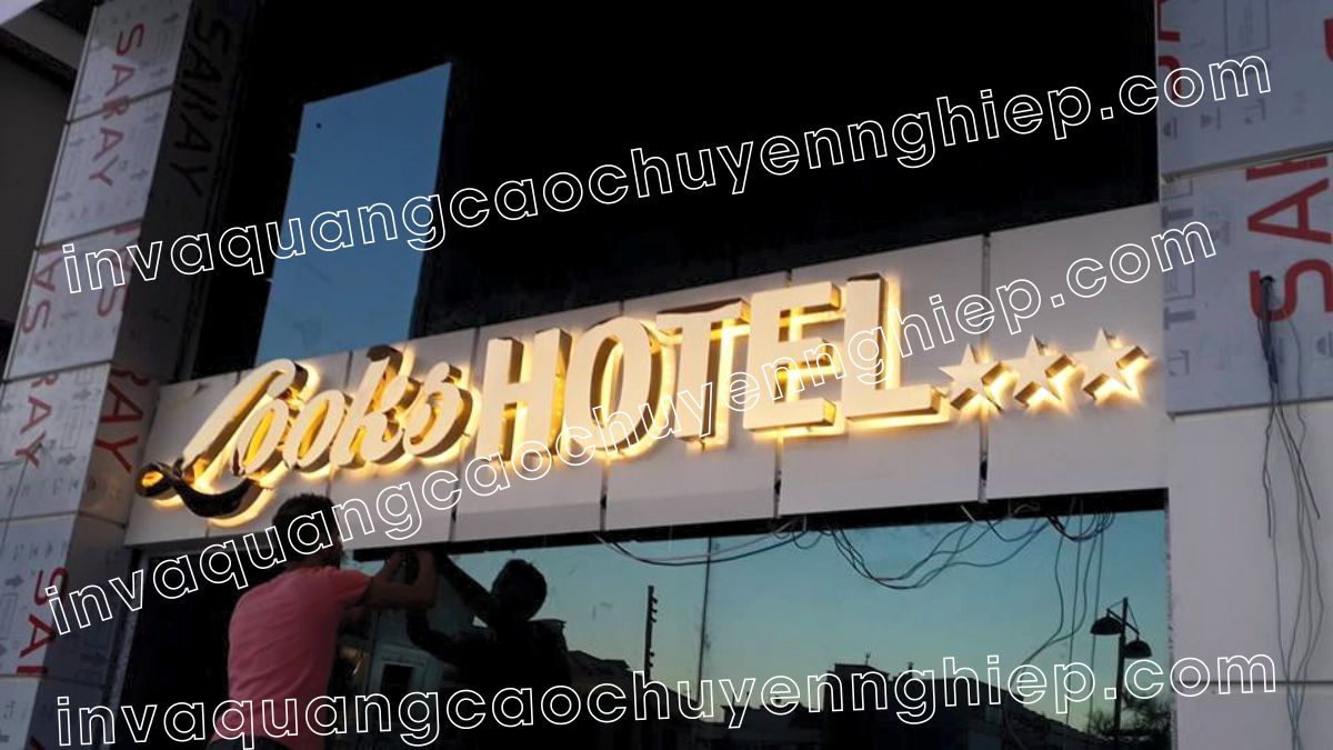 Chữ nổi inox gắn đèn Led hắt sáng chân bảng hiệu  khách sạn looks hotel 2