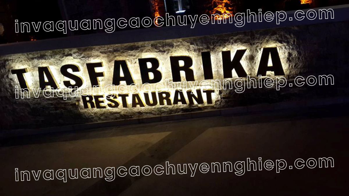 Chữ nổi inox gắn đèn Led hắt sáng chân bảng hiệu nhà hàng tasfabrika