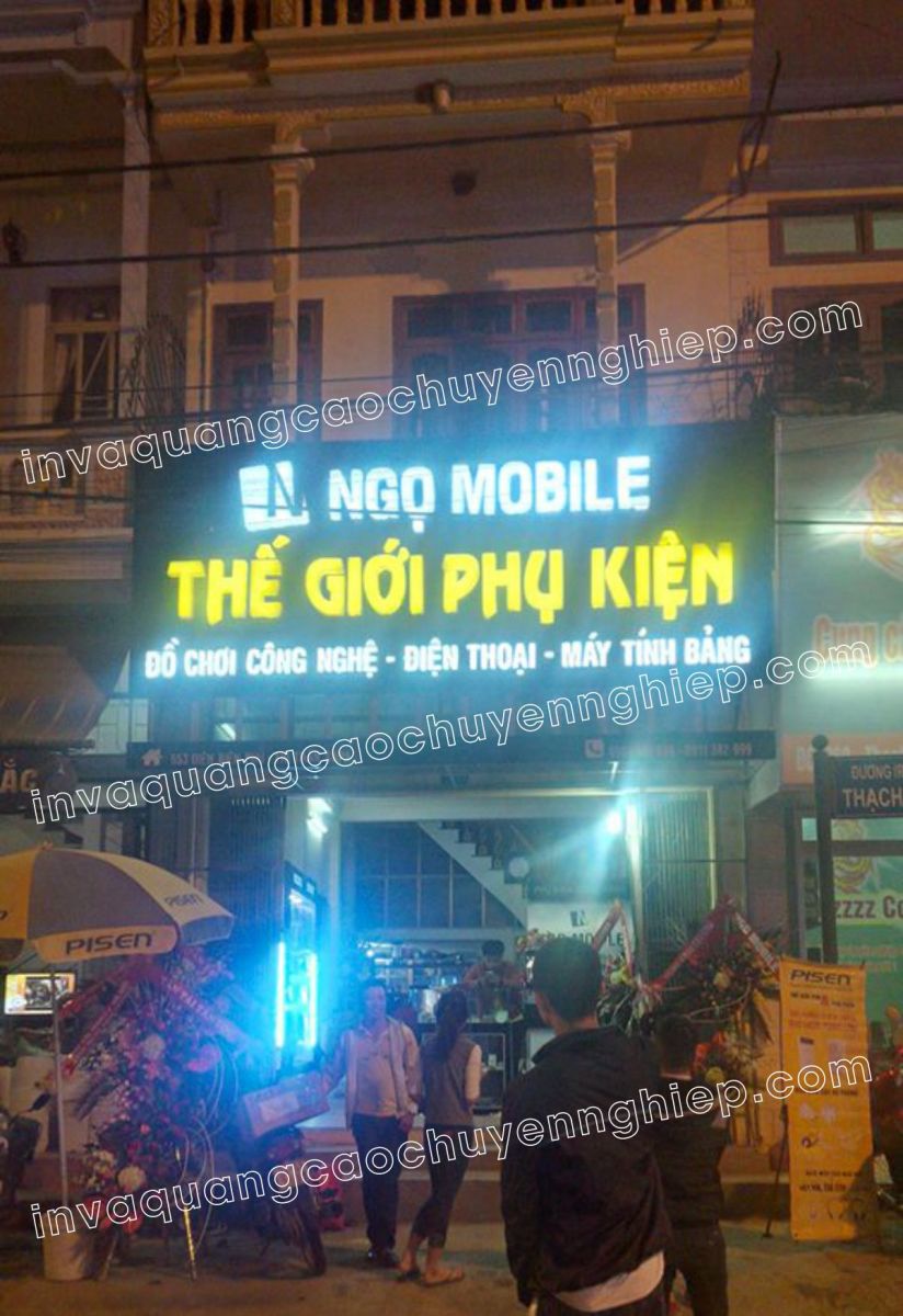 chữ nổi mica đèn led biển quảng cáo thế giới phụ kiện điện thoại ngọ mobile
