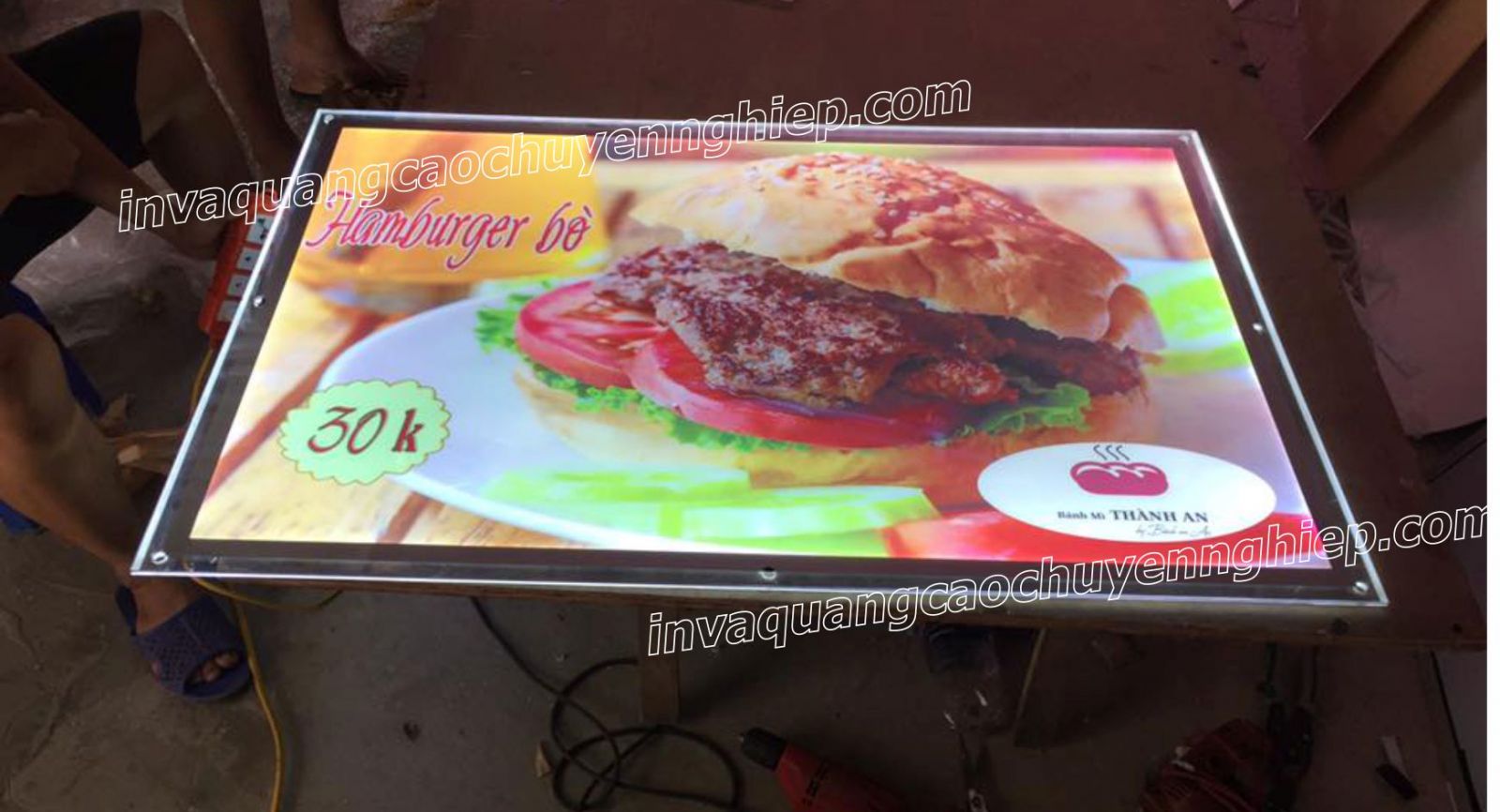 hộp đèn led siêu mỏng quán ăn hamburger bò