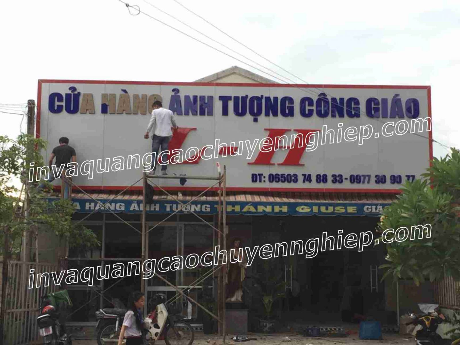 tuyển thợ thi công quảng cáo