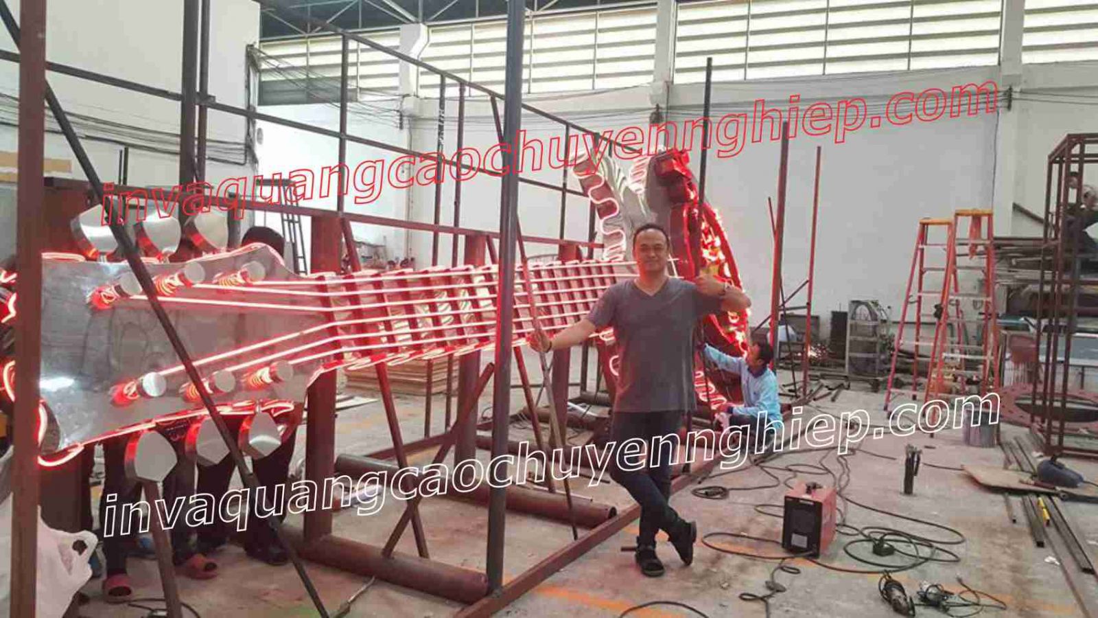 tuyển thợ quảng cáo