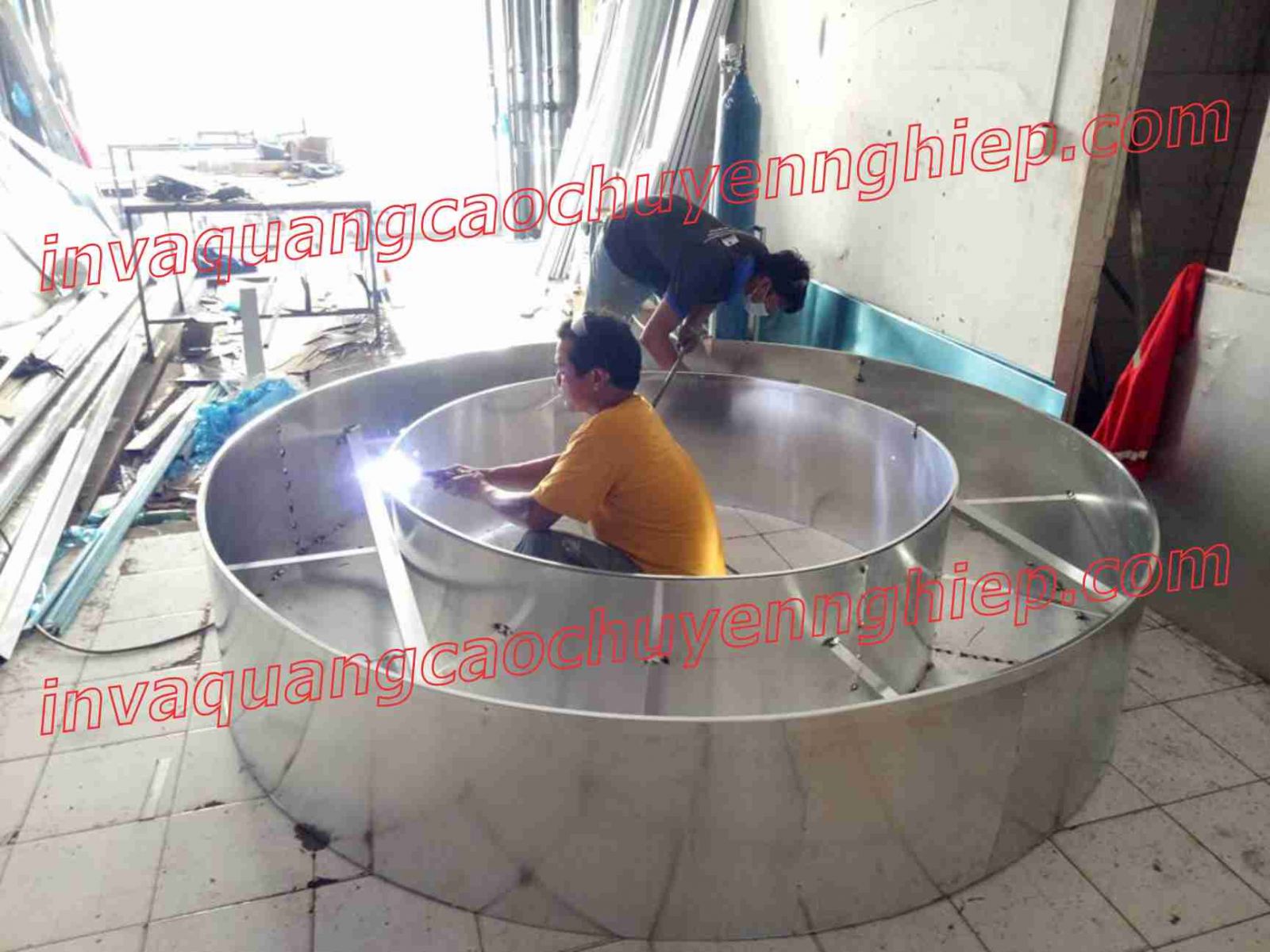 tuyển thợ quảng cáo gia công chữ nổi inox