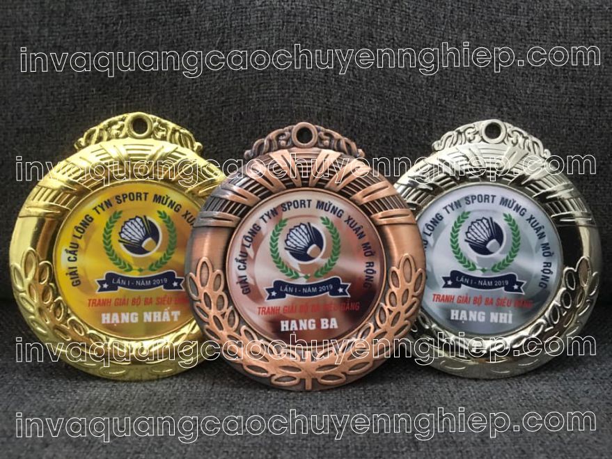 Hoàng Kim sản xuất huy chương kim loại, nhận in huy chương thể thao vàng bạc đồng giá rẻ Tp.HCM. Sản phẩm đẹp, giao hàng tận nơi, hỗ trợ tư vấn thiết kế.