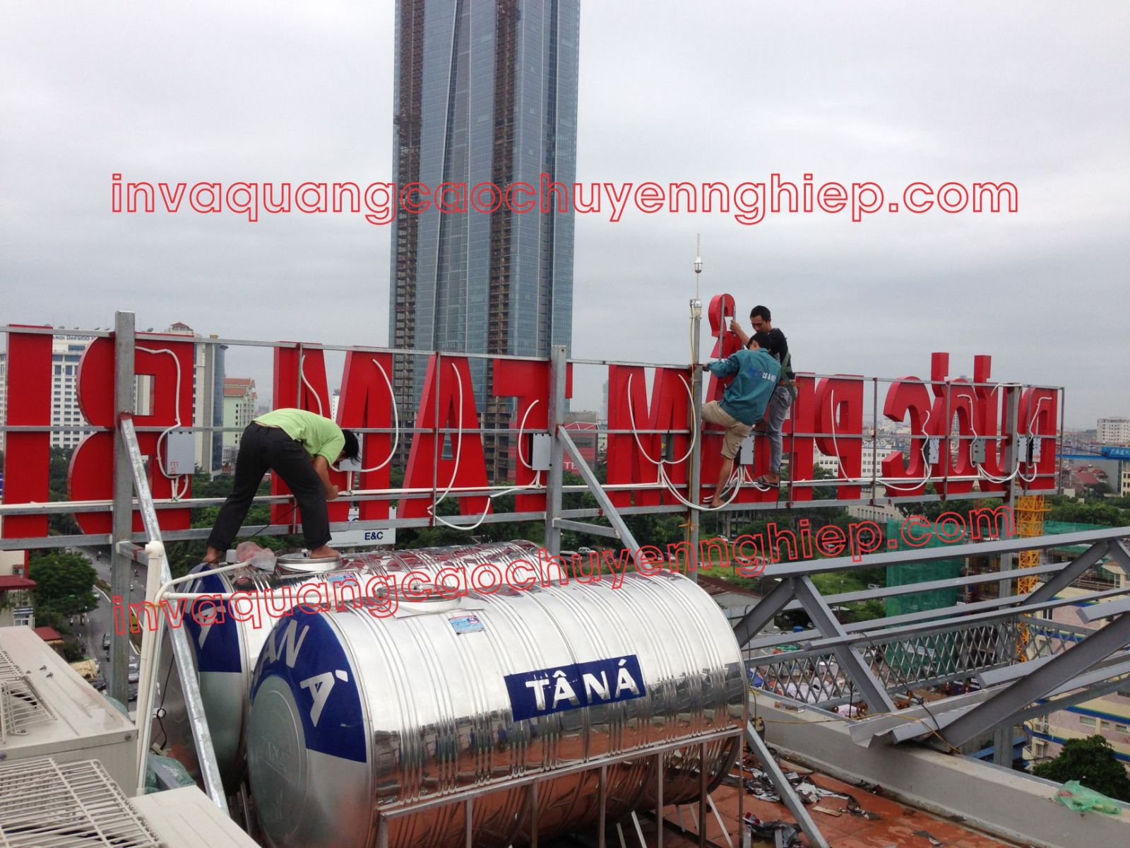 tuyển thợ thi công quảng cáo